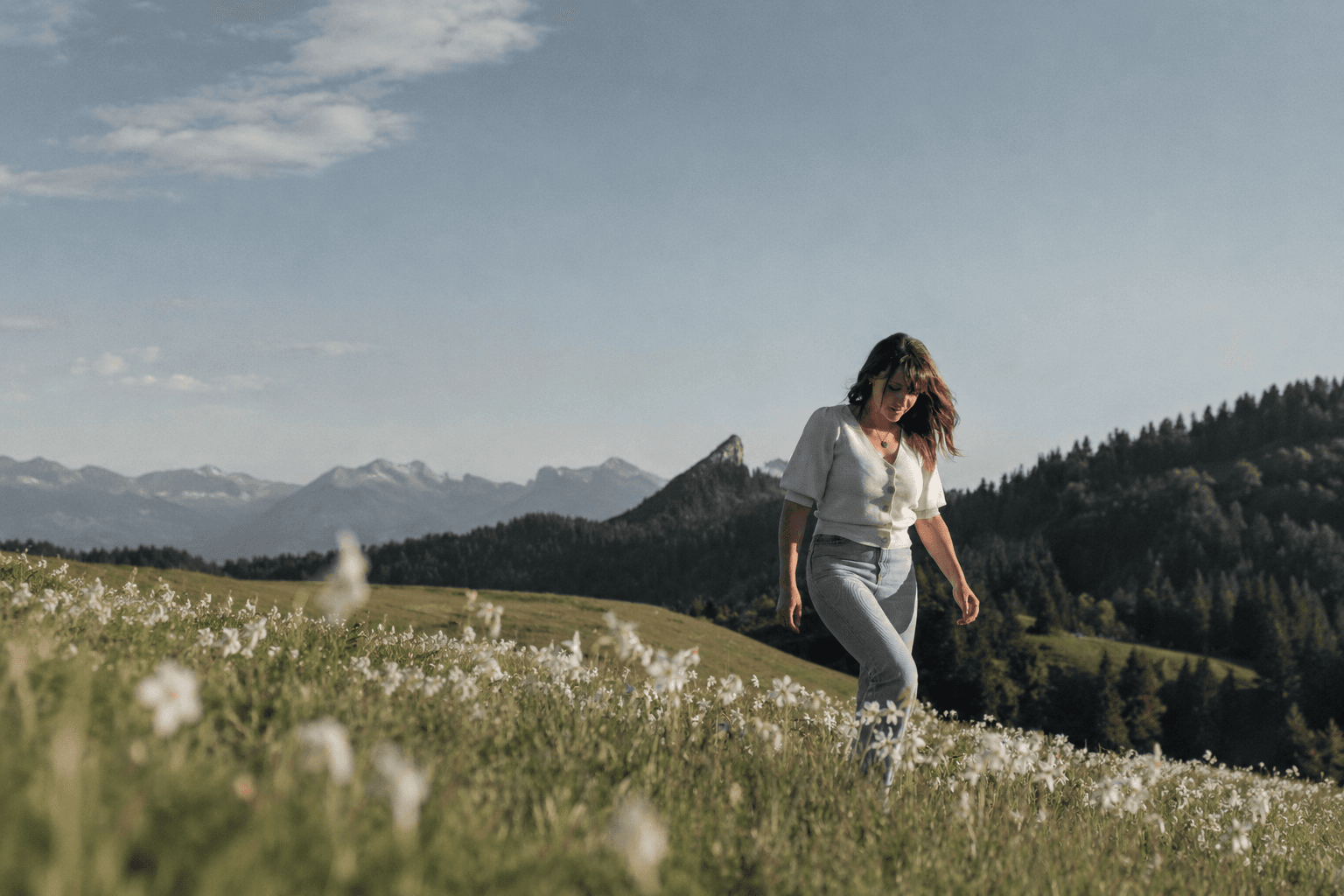 maya-alpes-marche-montagne-peaceful-Charmant-Som